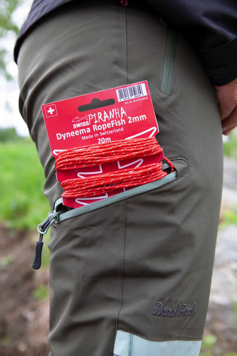 swiss-piranha-dyneema-ropefish-abspannseil-20-m-2-mm-rot-reflektierend image 7